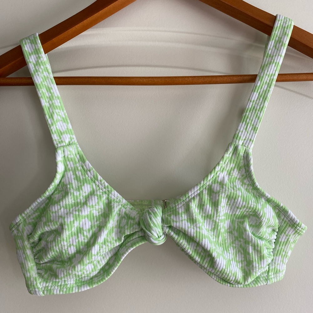 Green and white floral bikini top. Ribbed. Size Medium. Knot-tie front. EUC.
